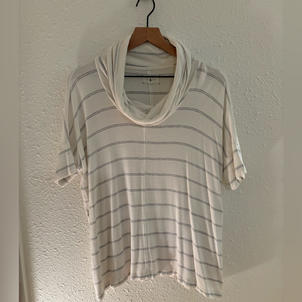 Comfy, cozy, short sleeve dove gray and white turtleneck.